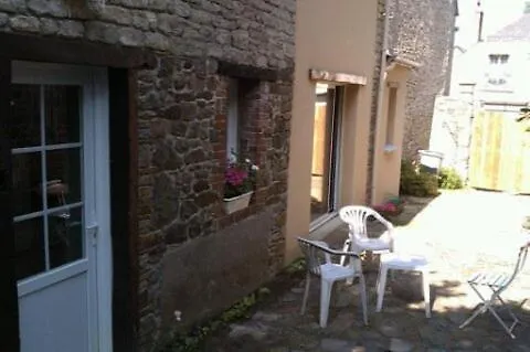 Holiday home La Petite Maison D'Evran