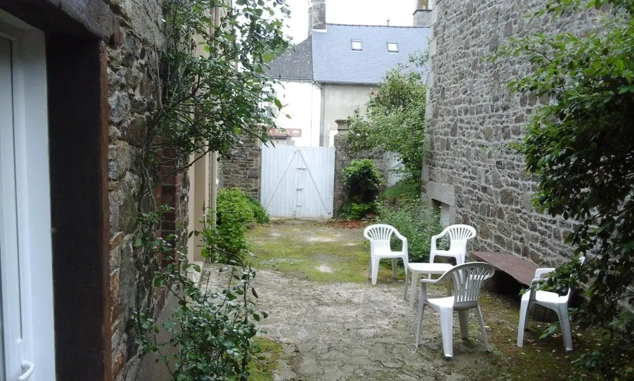 Holiday home La Petite Maison D'Evran